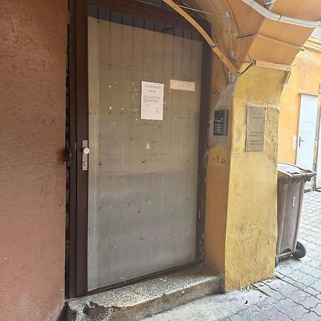 A Private Room In City Center In Pressburg Exterior foto