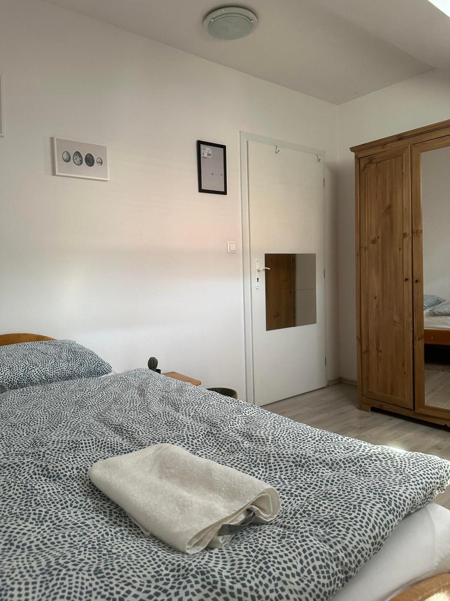 A Private Room In City Center In Pressburg Exterior foto